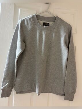***Women’s heather gray Noble Outfitters sweat shirt.